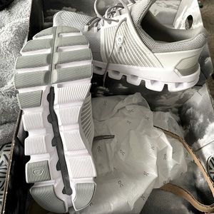 Brand NEW, never worn On Cloudswift running shoes.